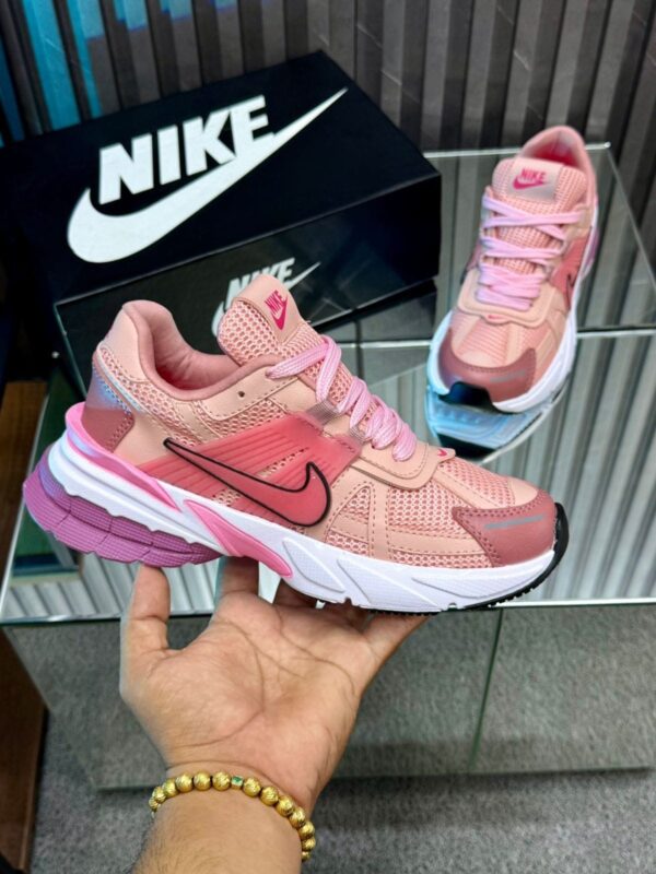 Tenis Nike V2K Run Rosa Dama